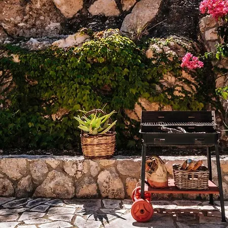 בית נופש Zabbara Capo Zafferano בגרייה